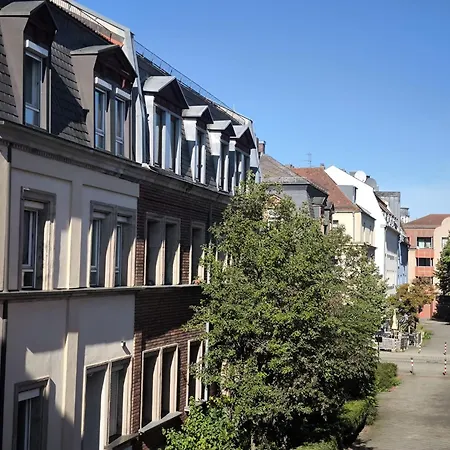 Falk Homes, 1 - Luxus City Apartment, Ideal Fuer Geschaeftsreisende & Familien - 70qm Mit Balkon, Arbeitsplatz & Parkplatz Im Zentrum Nuernbergs, Nahe Messe Апартаменты Нюрнберг