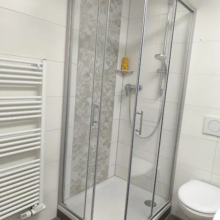 Falk Homes, 1 - Luxus City Apartment, Ideal Fuer Geschaeftsreisende & Familien - 70qm Mit Balkon, Arbeitsplatz & Parkplatz Im Zentrum Nuernbergs, Nahe Messe * Нюрнберг