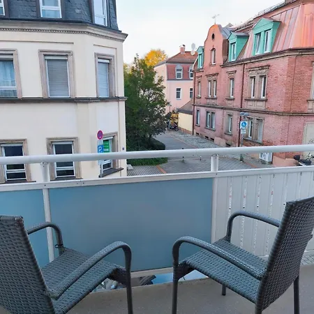 Апартаменты Falk Homes, 1 - Luxus City Apartment, Ideal Fuer Geschaeftsreisende & Familien - 70qm Mit Balkon, Arbeitsplatz & Parkplatz Im Zentrum Nuernbergs, Nahe Messe Нюрнберг