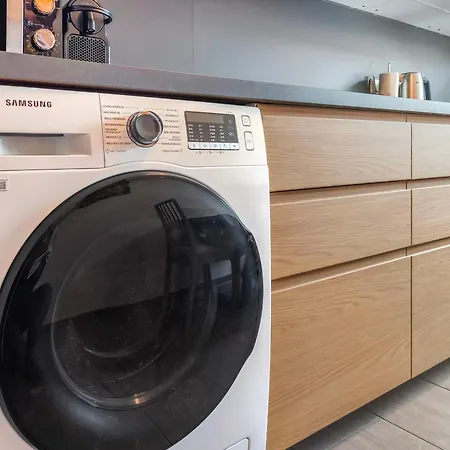 Falk Homes, 1 - Luxus City Apartment, Ideal Fuer Geschaeftsreisende & Familien - 70qm Mit Balkon, Arbeitsplatz & Parkplatz Im Zentrum Nuernbergs, Nahe Messe *