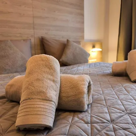 Falk Homes, 1 - Luxus City Apartment, Ideal Fuer Geschaeftsreisende & Familien - 70qm Mit Balkon, Arbeitsplatz & Parkplatz Im Zentrum Nuernbergs, Nahe Messe Apartment Nürnberg