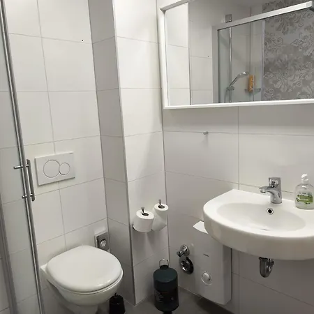Apartament Falk Homes, 1 - Luxus City Apartment, Ideal Fuer Geschaeftsreisende & Familien - 70qm Mit Balkon, Arbeitsplatz & Parkplatz Im Zentrum Nuernbergs, Nahe Messe