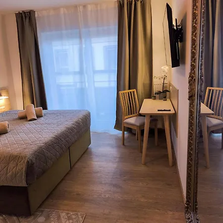 Apartament Falk Homes, 1 - Luxus City Apartment, Ideal Fuer Geschaeftsreisende & Familien - 70qm Mit Balkon, Arbeitsplatz & Parkplatz Im Zentrum Nuernbergs, Nahe Messe *