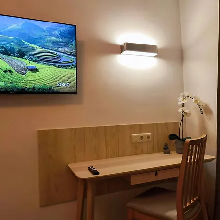 Falk Homes, 1 - Luxus City Apartment, Ideal Fuer Geschaeftsreisende & Familien - 70qm Mit Balkon, Arbeitsplatz & Parkplatz Im Zentrum Nuernbergs, Nahe Messe *