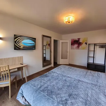 Falk Homes, 1 - Luxus City Apartment, Ideal Fuer Geschaeftsreisende & Familien - 70qm Mit Balkon, Arbeitsplatz & Parkplatz Im Zentrum Nuernbergs, Nahe Messe Apartament *