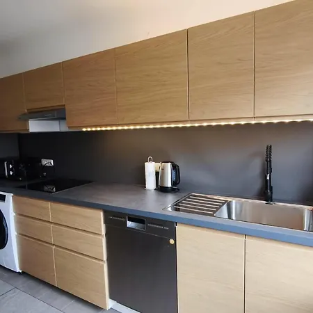 Apartament Falk Homes, 1 - Luxus City Apartment, Ideal Fuer Geschaeftsreisende & Familien - 70qm Mit Balkon, Arbeitsplatz & Parkplatz Im Zentrum Nuernbergs, Nahe Messe Norymberga