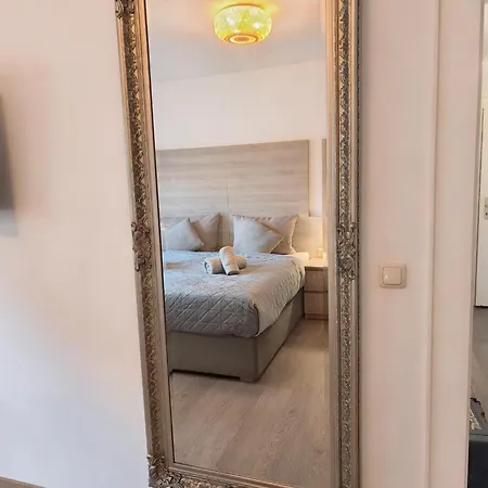 Falk Homes, 1 - Luxus City Apartment, Ideal Fuer Geschaeftsreisende & Familien - 70qm Mit Balkon, Arbeitsplatz & Parkplatz Im Zentrum Nuernbergs, Nahe Messe Apartment *