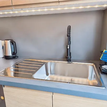 Falk Homes, 1 - Luxus City Apartment, Ideal Fuer Geschaeftsreisende & Familien - 70qm Mit Balkon, Arbeitsplatz & Parkplatz Im Zentrum Nuernbergs, Nahe Messe *