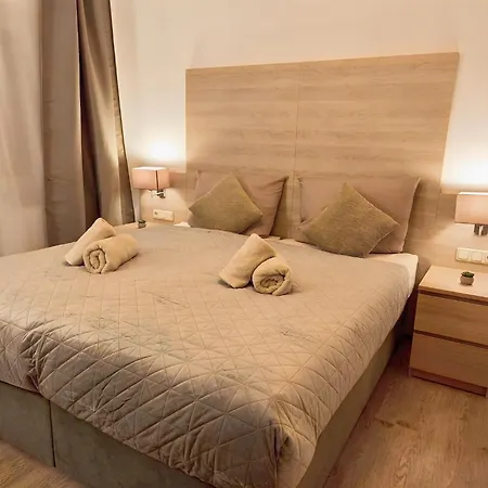 Falk Homes, 1 - Luxus City Apartment, Ideal Fuer Geschaeftsreisende & Familien - 70qm Mit Balkon, Arbeitsplatz & Parkplatz Im Zentrum Nuernbergs, Nahe Messe *
