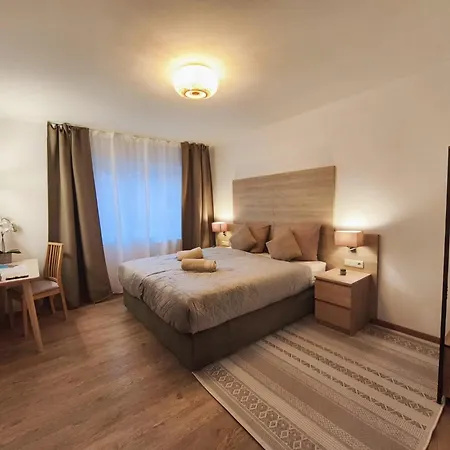 Falk Homes, 1 - Luxus City Apartment, Ideal Fuer Geschaeftsreisende & Familien - 70qm Mit Balkon, Arbeitsplatz & Parkplatz Im Zentrum Nuernbergs, Nahe Messe * Norymberga