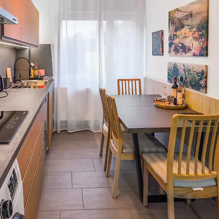 Apartment Falk Homes, 1 - Luxus City Apartment, Ideal Fuer Geschaeftsreisende & Familien - 70qm Mit Balkon, Arbeitsplatz & Parkplatz Im Zentrum Nuernbergs, Nahe Messe
